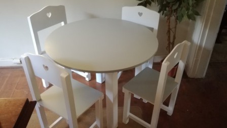 Round table and chair in white and grey